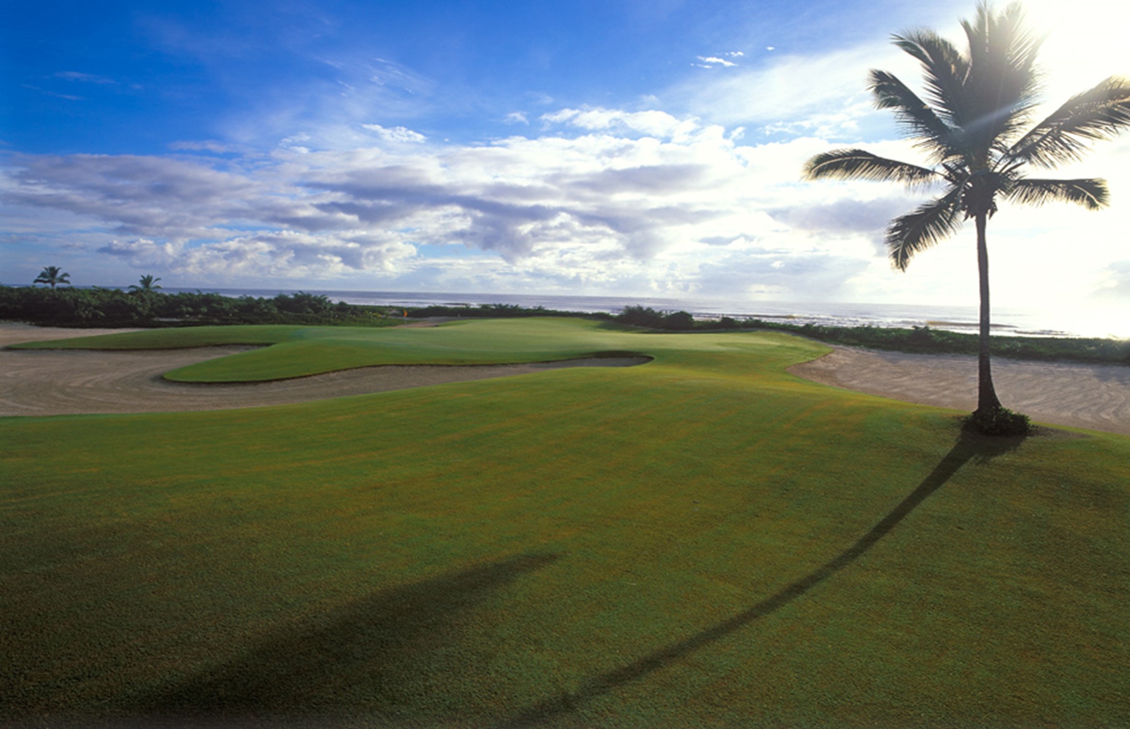 You must make a calculation of the winds, at Comandatuba Ocean Course, when deciding to go for this reachable par four that plays with the ocean as the backdrop.